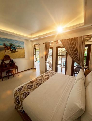 a bedroom with a large white bed in a room at Namali Private Villa in Gili Trawangan