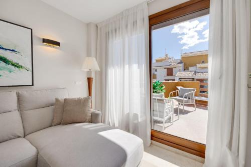 Sunny penthouse with terrace, Punta Prima
