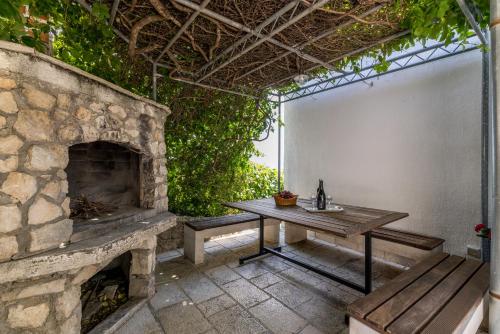 Domus Alta, Two-bedroom House in Podgora