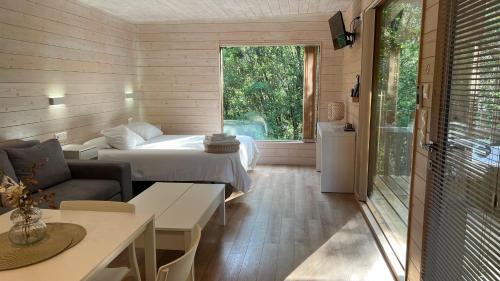a small room with a bed and a couch at Cabanas das Chousas in Lugo