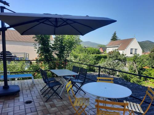 Foto Le Cerisier - Route des vins - Parking et terrasse avec vue sur montagnes et vignoble 6