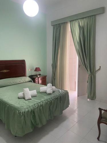 Preciosas habitaciones dobles con aire acondicionado y terraza en zona Capuchinos cerca del centro de Málaga