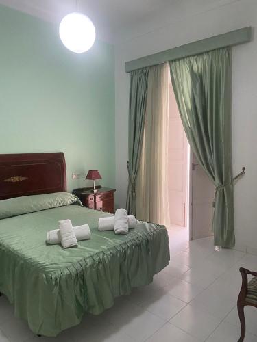 Preciosas habitaciones dobles con aire acondicionado y terraza en zona Capuchinos cerca del centro de Málaga
