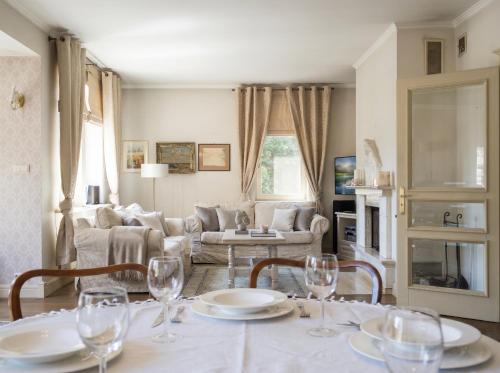 a living room with a table with wine glasses at Golden Villas Luxury Garden Villa - Kraków in Węgrzce