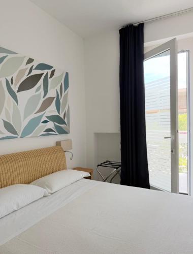 a bedroom with a bed and a window at B&B PREVISTO SOLE in Civitanova Marche