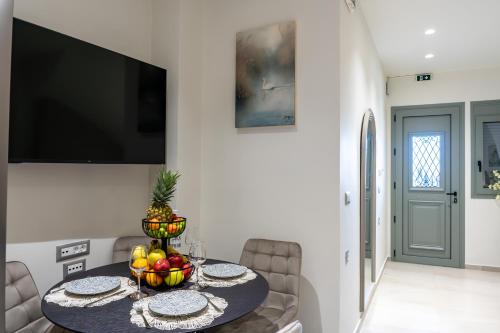 Courtyard Breeze Studio by the Port