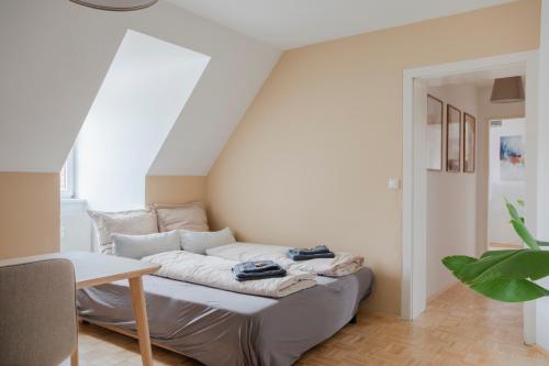Spacious Quiet Family Suite - 2BR & Free Parking in Altstadt by HERO HOMES Graz