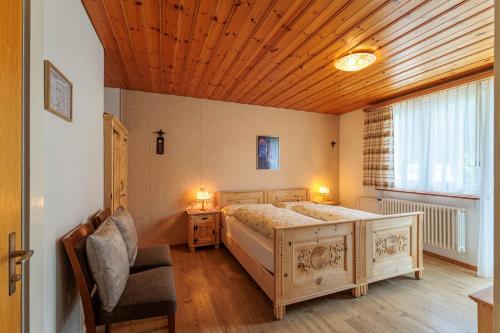 a bedroom with a large bed and a wooden ceiling at Lardi Hotel & Ristorante, Le Prese Valposchiavo in Le Prese, Poschiavo