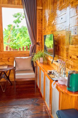 a kitchen with a counter and a chair in a room at Co To Victory Homestay in Chung Cap