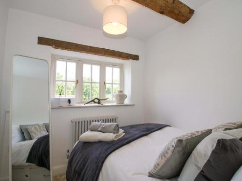 a bedroom with two beds and a window at 5 Shrewsbury Road in Much Wenlock