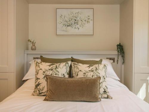 a bedroom with a bed with white sheets and pillows at Thyme Away in Bucknell
