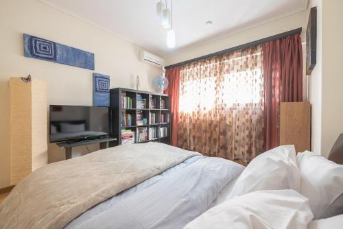 Athenian Harmony - Spacious Apt near Metro