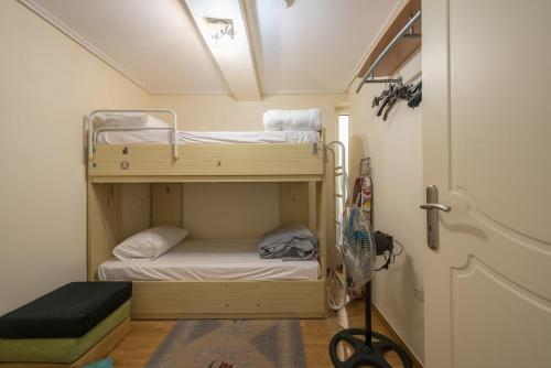 Athenian Harmony - Spacious Apt near Metro