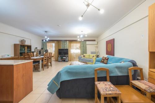 Athenian Harmony - Spacious Apt near Metro