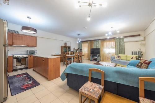 Athenian Harmony - Spacious Apt near Metro