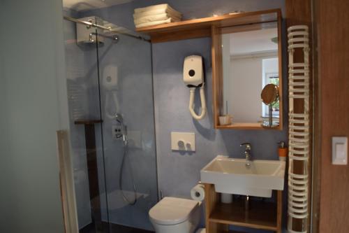 Bilik mandi di Apartments Mrakič