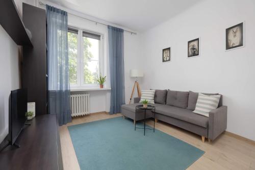 Comfortable Apartment Perfect For Friends, Great Location Close to Metro by Noclegi Renters