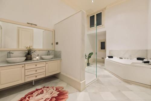Magnificant Rambla Plaza View - Monthly Rental