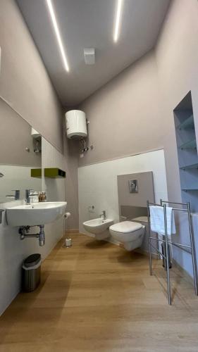 a bathroom with two sinks and two toilets at Hotel Delta in Montevarchi