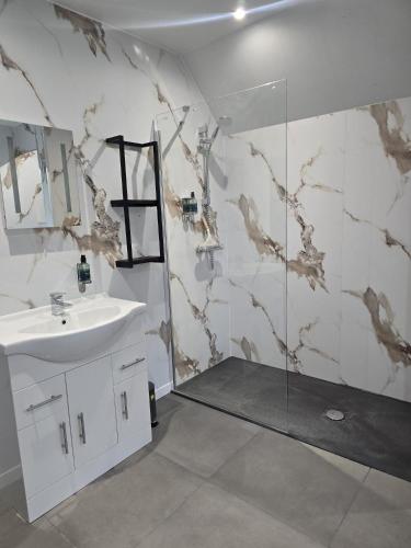 a bathroom with a sink and a shower at Woodside House in Crook of Alves