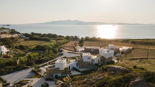 Villa Andalusia, Steps from Orkos Beach