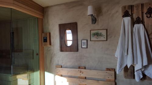 Ένα μπάνιο στο Koczor Winery & Guesthouse