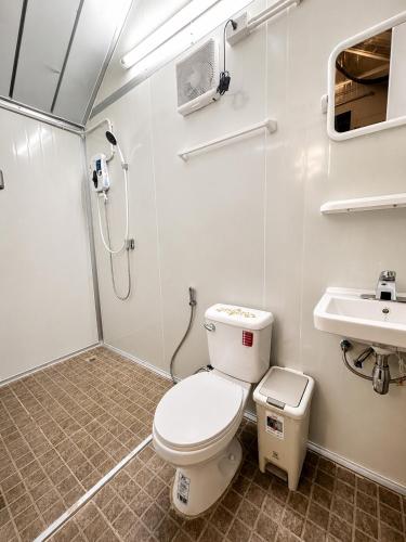 a bathroom with a toilet and a sink at NearBKKHomestayAirport in Bang Phli