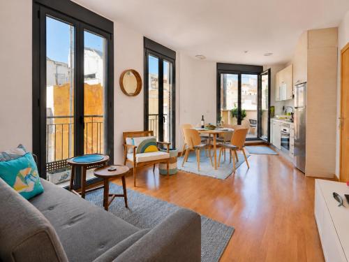 Penthouse in old city center by NRAS