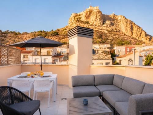Penthouse in old city center by NRAS