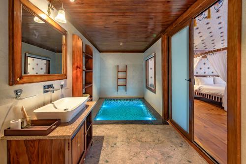 a bathroom with a swimming pool in the middle of it at Rawai Luxury Tents Pushkar in Pushkar
