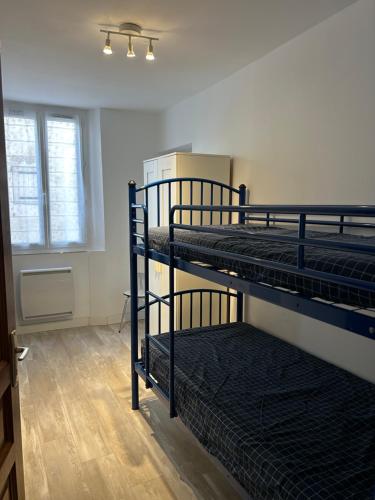 two bunk beds in a room with a window at fontaine in Aups