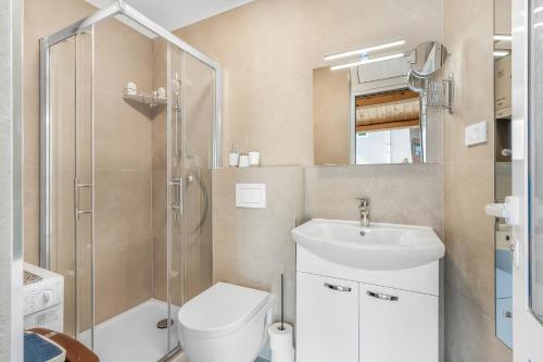 a bathroom with a toilet and a sink and a shower at Charming Casa Piccola in Draga Bašćanska