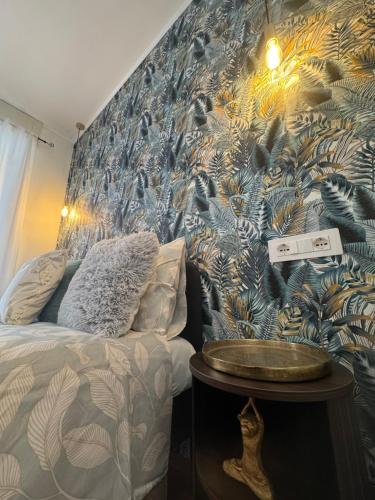 a bedroom with a wall with a peacock wallpaper at Hi Malpensa - Apartment in Case Nuove