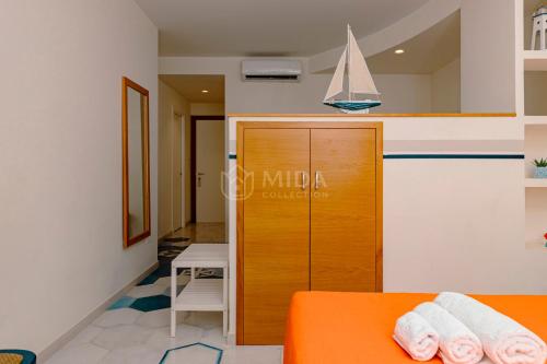 a bedroom with an orange bed and a closet at B&B Casa di Emma in Porto Cesareo