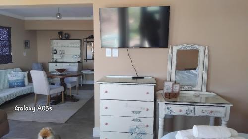 a living room with a dresser and a mirror at Seas the Breeze in Boknes