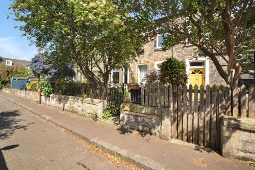Cozy with Character Vibrant Cottage Style Flat at Leith Links Park photo 7