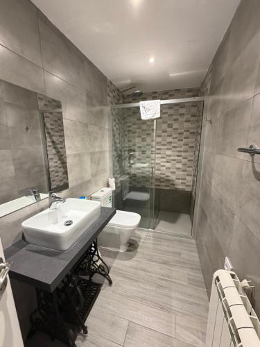 a bathroom with a sink and a toilet and a shower at Pensió Costa Brava in Sant Antoni de Calonge