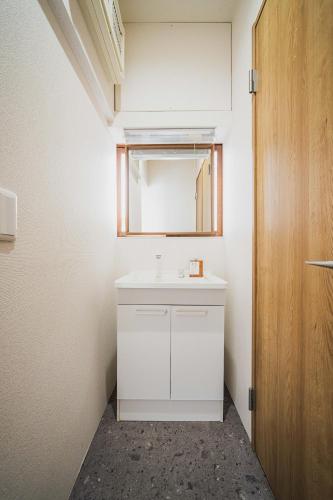 Shinjuku Area, 8-min to Station, 4 BR, Sleeps 9