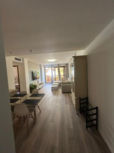 Apartment En Punta Prima con 3 Piscinas, 2 dormitorios,2 baños ,parking y seguridad 24 horas