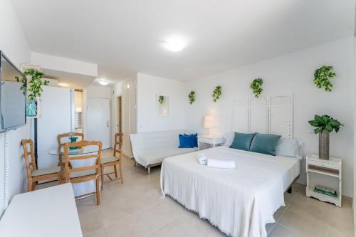 Sunny Studio with Sea Views in Central Benalmádena - Pass the Keys