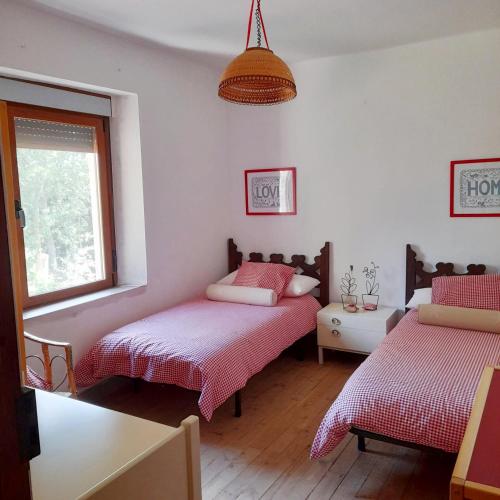 a bedroom with two beds and a window at Eclipse Experience in Joara