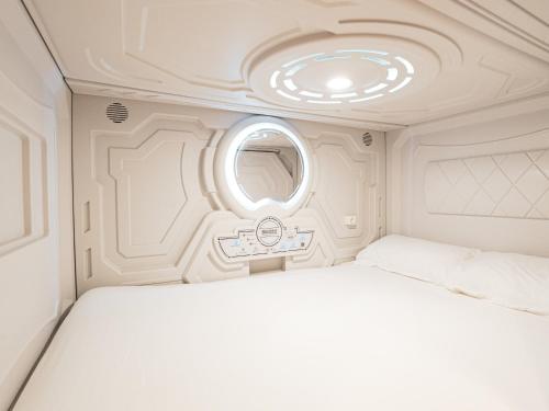 Katil atau katil-katil dalam bilik di just hostel capsules
