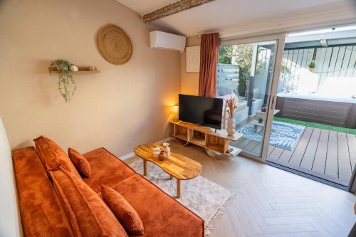 Jacuzzi Privé & Cinéma - Maison Romantique