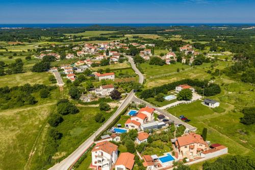 Villa Mia & Iva for 6 plus 2 people near Poreč with private pool & kids playground - pet friendly