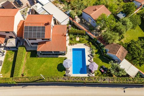 Villa Mia & Iva for 6 plus 2 people near Poreč with private pool & kids playground - pet friendly