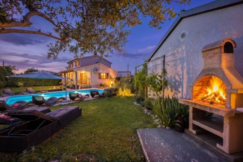 Villa Mia & Iva for 6 plus 2 people near Poreč with private pool & kids playground - pet friendly
