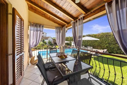 Villa Mia & Iva for 6 plus 2 people near Poreč with private pool & kids playground - pet friendly