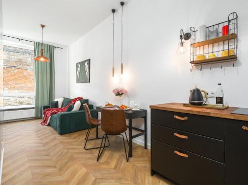 Golden Apartments in Warsaw - Stylish and Cozy Studio - Ząbkowska A