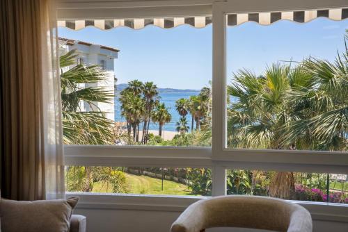 MARBELLA BANUS SUITES - Banús Playa Rocío - Premium 2BR - 2BA - Direct Beach Access - Stunning Sea & Garden Views - Outdoor Terrace - Super Bright - Pool - 3 Min Walk to Puerto Banús