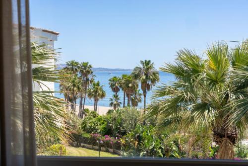 MARBELLA BANUS SUITES - Banús Playa Rocío - Premium 2BR - 2BA - Direct Beach Access - Stunning Sea & Garden Views - Outdoor Terrace - Super Bright - Pool - 3 Min Walk to Puerto Banús